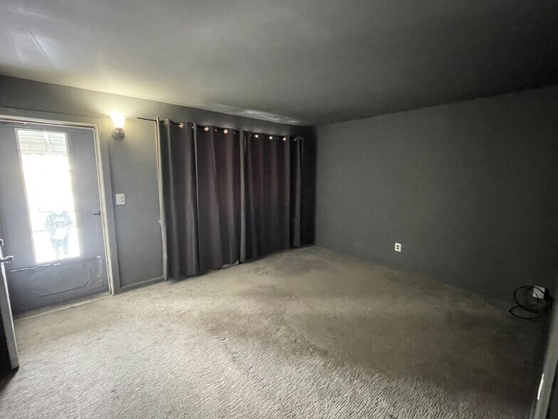 Building Photo - 4331 6th St