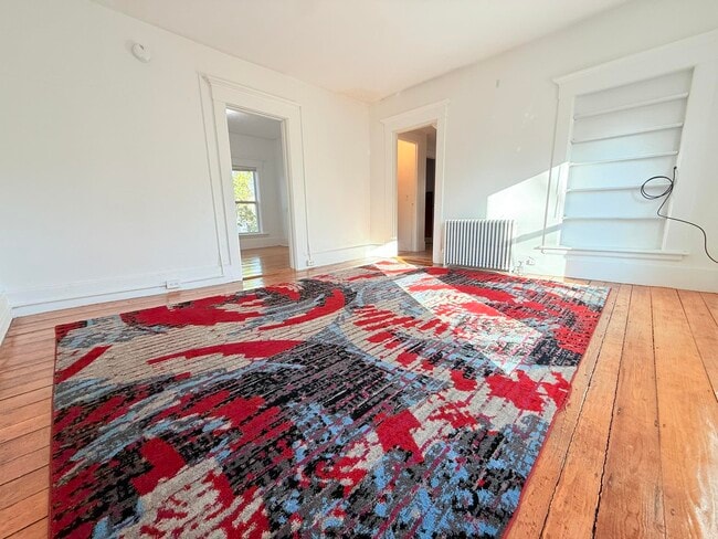 Building Photo - 10 Spruce Ave