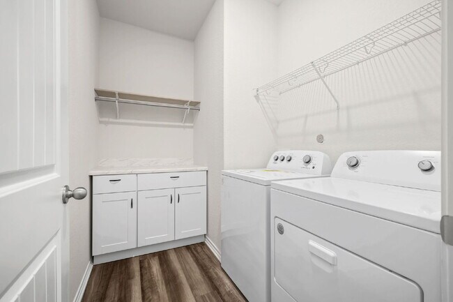 Building Photo - "Charming 3-Bed, 2-Bath Oasis with 1,753 S...