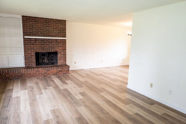 Building Photo - 1418 Tule Lake Dr S