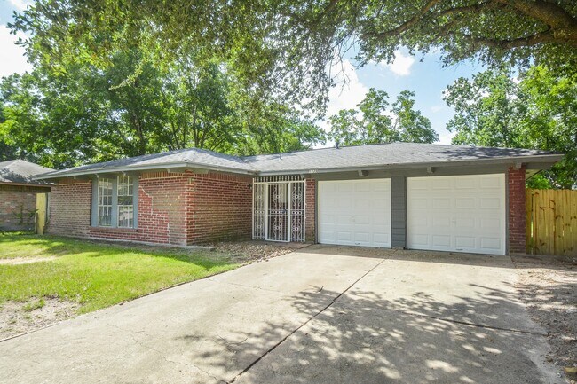 Building Photo - 1339 Tarberry Rd