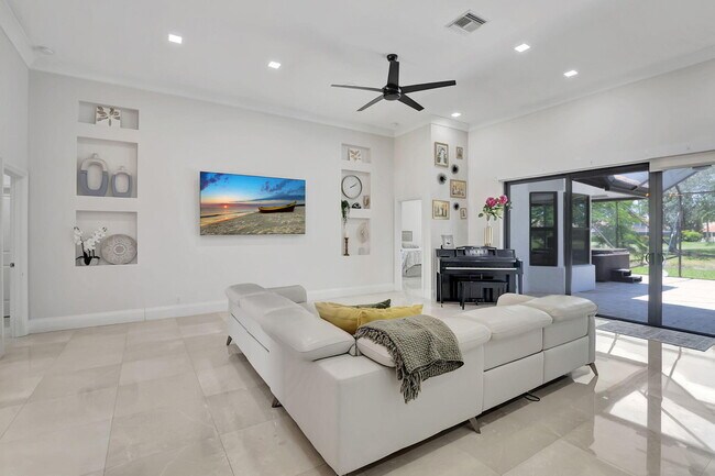 Building Photo - 10099 Canoe Brook Cir