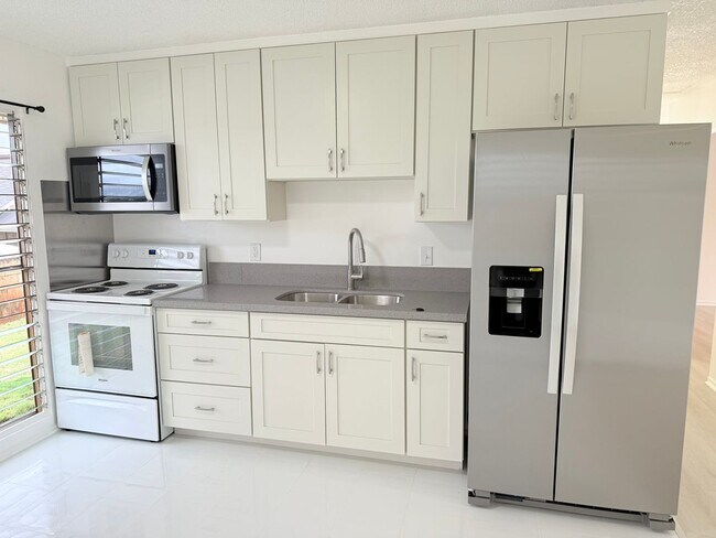 Building Photo - 1219-1219 Kuokoa St