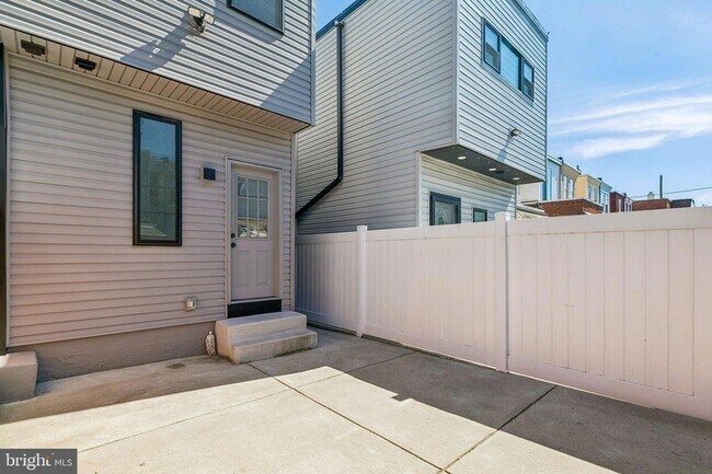 Building Photo - 3156 Almond St