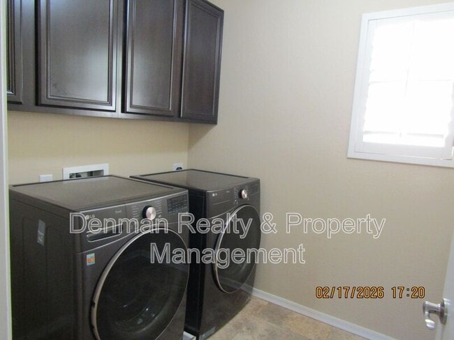 Building Photo - 944 E Jacob St