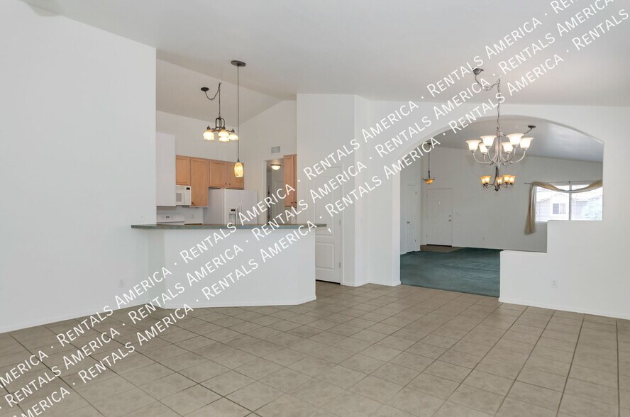 Building Photo - 894 N Sugar Maple Pl