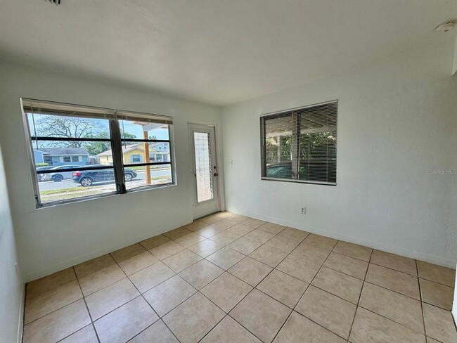 Building Photo - 4627 19th Ave S