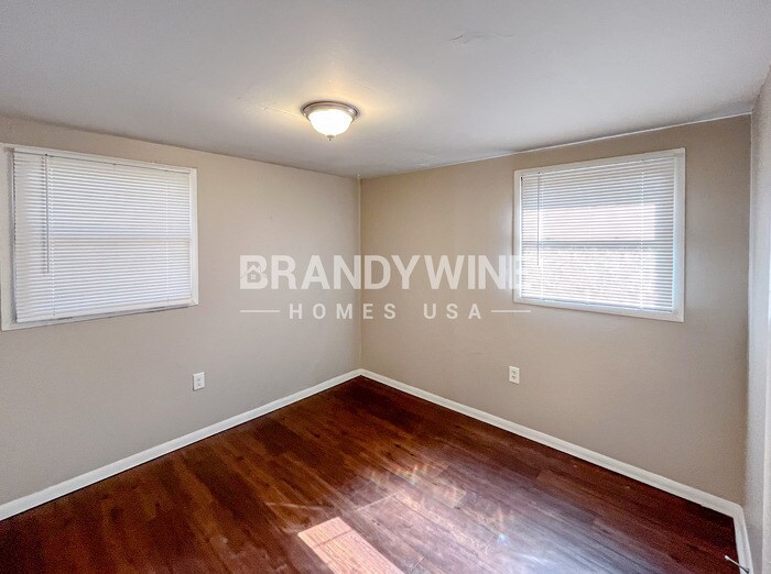 Building Photo - 3005 Dodge St