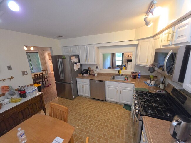 Building Photo - 384 Willowbrook Dr