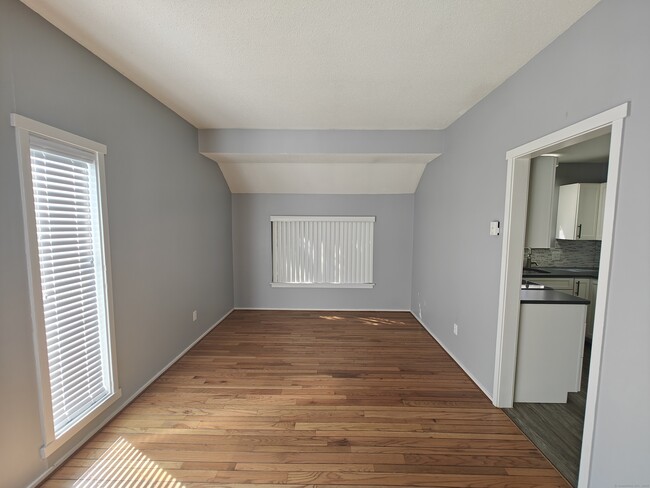 Building Photo - 351 Heritage Vlg