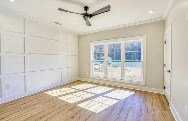 Building Photo - 3 bed 3 bath on the water! New build! Avai...
