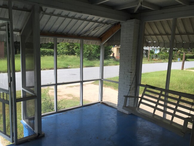 Building Photo - **UPCOMING**4 bedroom / 2 bathroom Home fo...