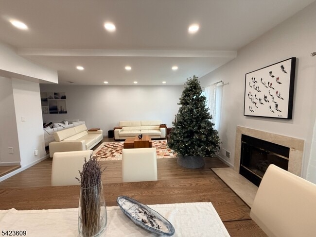 Building Photo - 22 Castle Ridge Dr