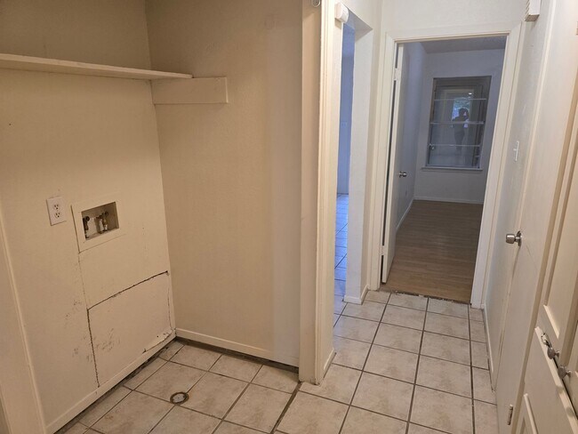 Building Photo - 420 Vista W Ct
