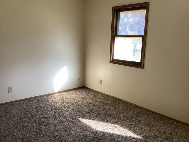 Building Photo - 9135-9137 N. Swan Rd