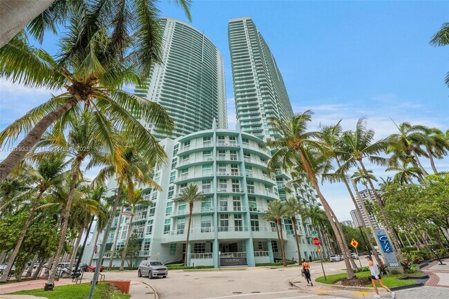 Building Photo - 1900 N Bayshore Dr