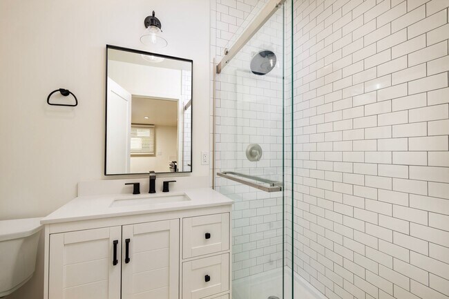 Building Photo - Studio - Downtown Santa Barbara