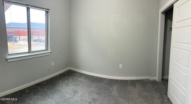 Building Photo - 10129 Red Vly