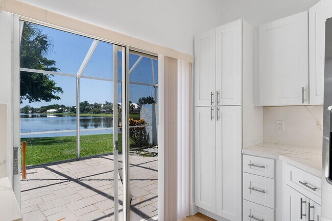 Building Photo - 897 Dickens Pl
