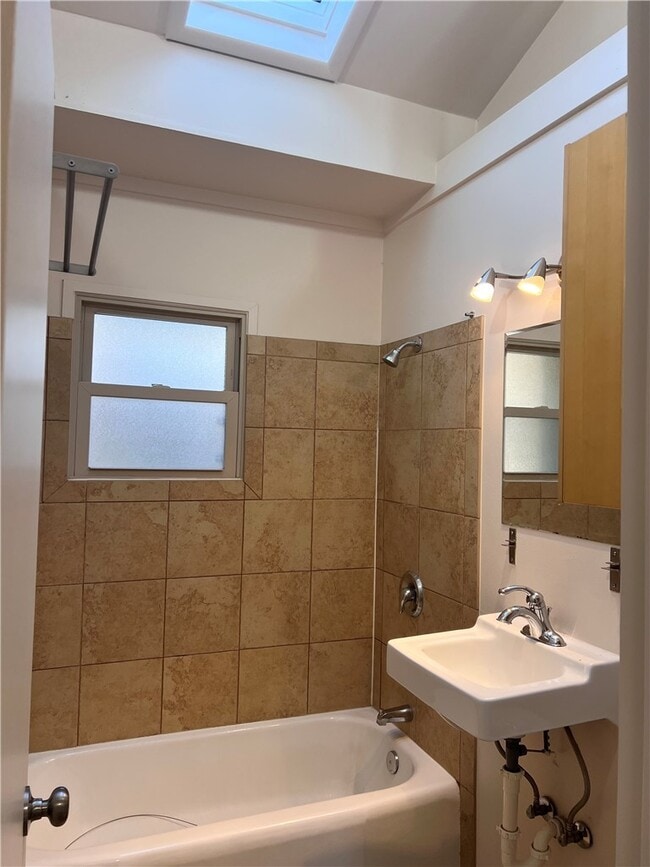 Building Photo - 921 E Rodgers Dr