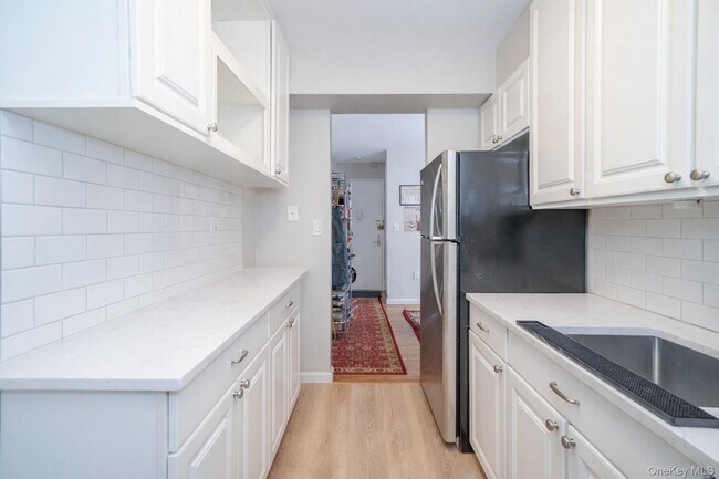 Building Photo - 21 Fairview Ave