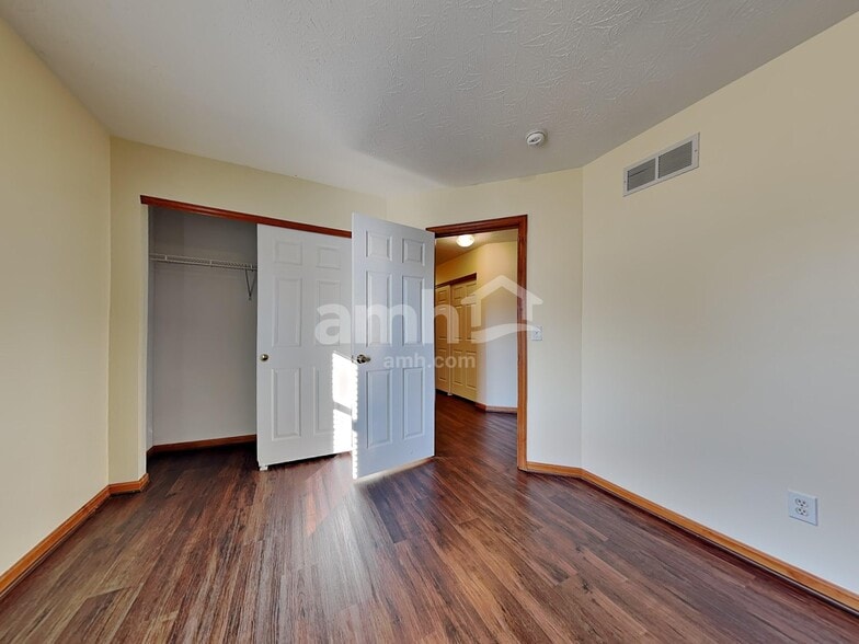 Building Photo - 6088 Lakewood Dr