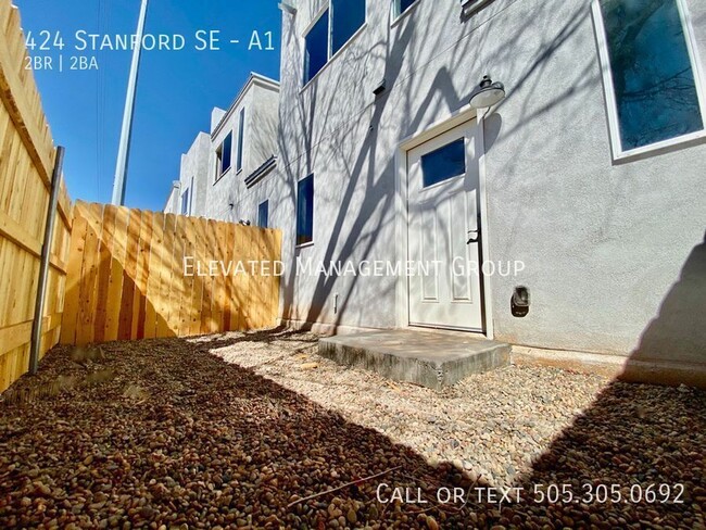 Building Photo - 424 Stanford Dr SE