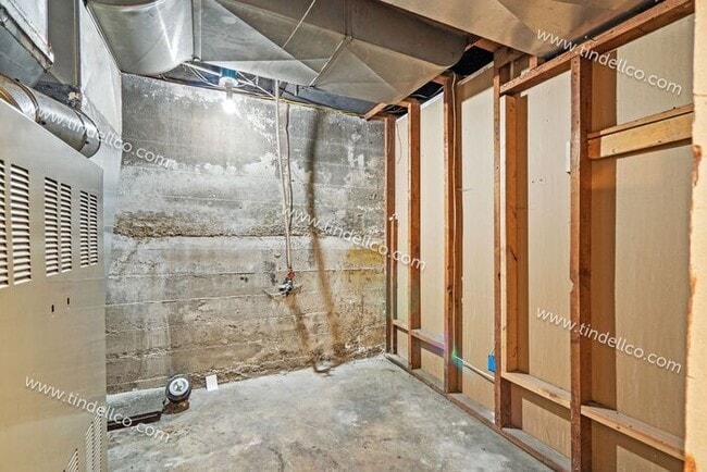 Building Photo - Modern Mediterranean 2 Bed/2 Bath with plenty of space - Pet Friendly!