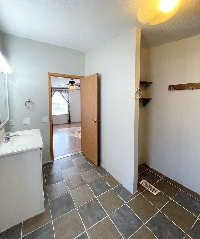 Building Photo - 3 Bed 2 Bath in Quiet Rural Setting