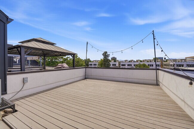 Building Photo - $3,565.95 with $300 off the first month's rent, 2 Beds - 3 Baths, Townhouse in Denver with Unmatc...
