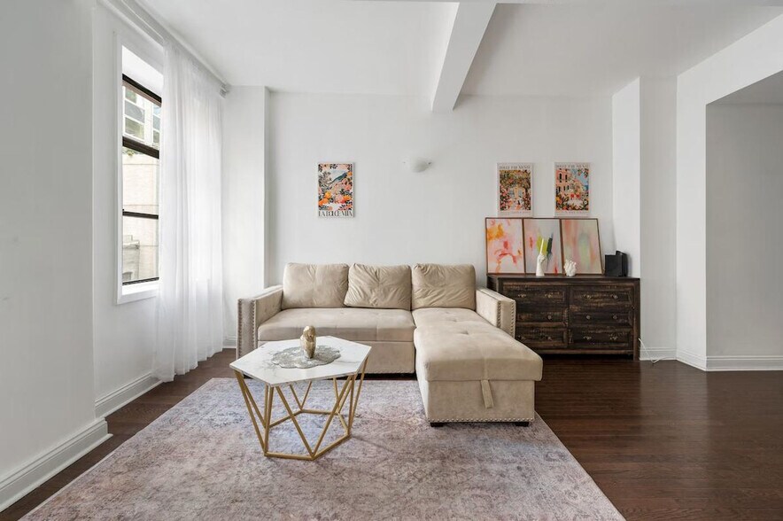 Building Photo - 132 E 45th St