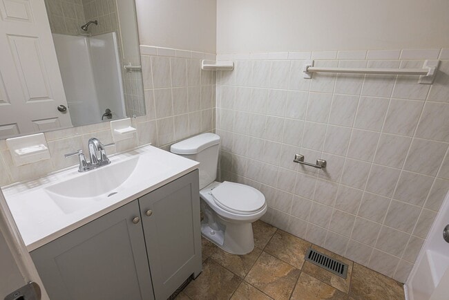 Building Photo - 17 Pocasset Ct