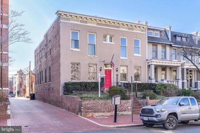 Primary Photo - 424 11th St NE