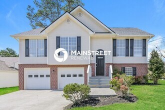 Building Photo - 3 Bedroom Pet-Friendly Home in KNOXVILLE, TN with Main Street Renewal