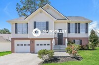 Building Photo - 3 Bedroom Pet-Friendly Home in KNOXVILLE, TN with Main Street Renewal