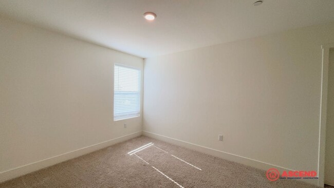 Building Photo - Lovely Home Near Frontier Highschool!