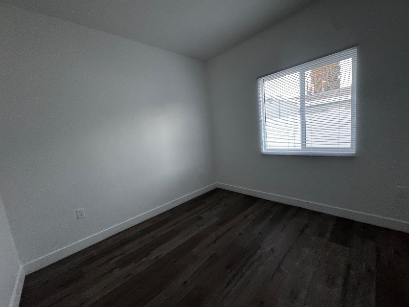 Building Photo - 1083 W 9th St