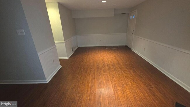 Building Photo - 25 Hamlet Dr