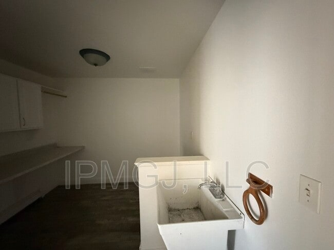 Building Photo - 377 S Redlands Rd