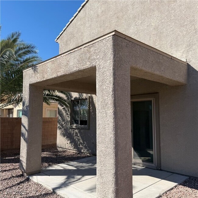 Building Photo - 6842 Feral Dove St