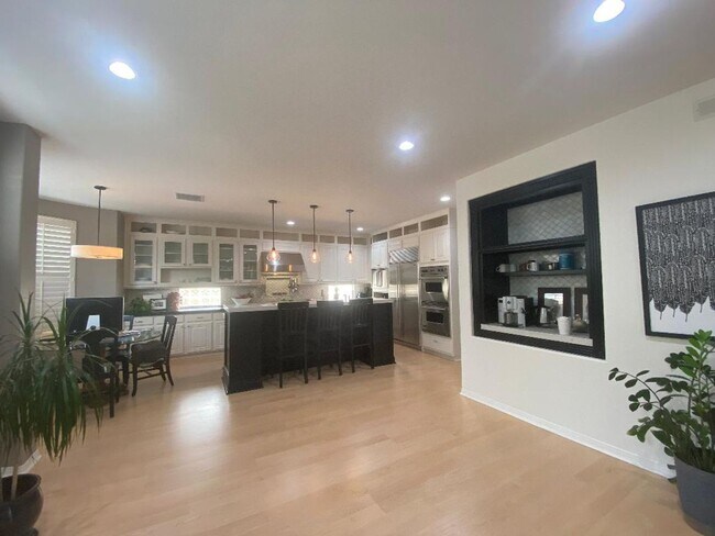 Building Photo - 5 Bed, 5 bath cul-de-sac Executive Home