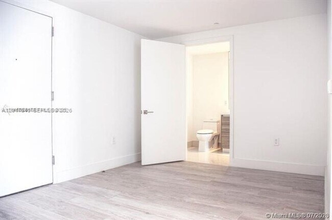Building Photo - 121 NE 34th St