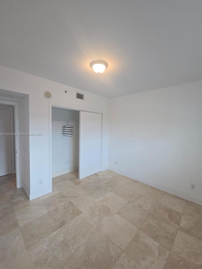 Building Photo - 14951 Royal Oaks Ln