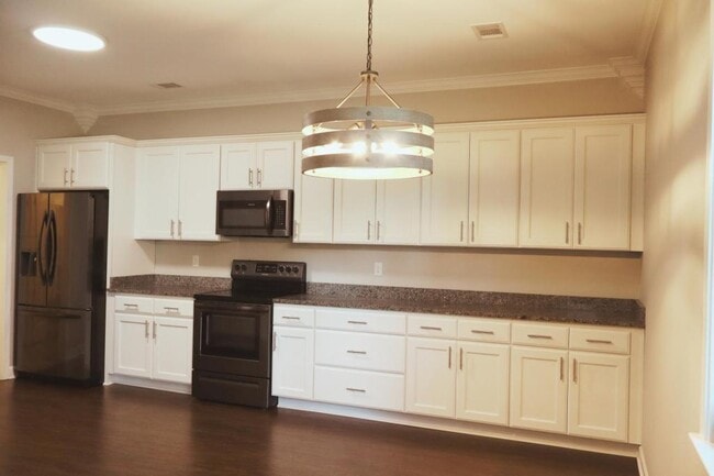 Building Photo - 205 Windcrest Cir