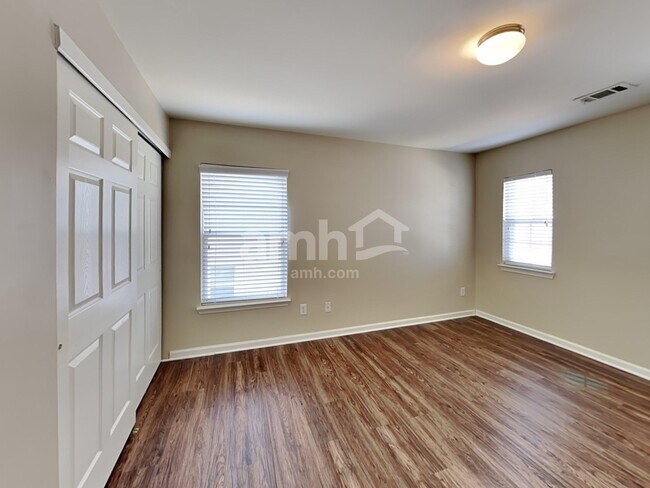 Building Photo - 125 Parkmont Ct