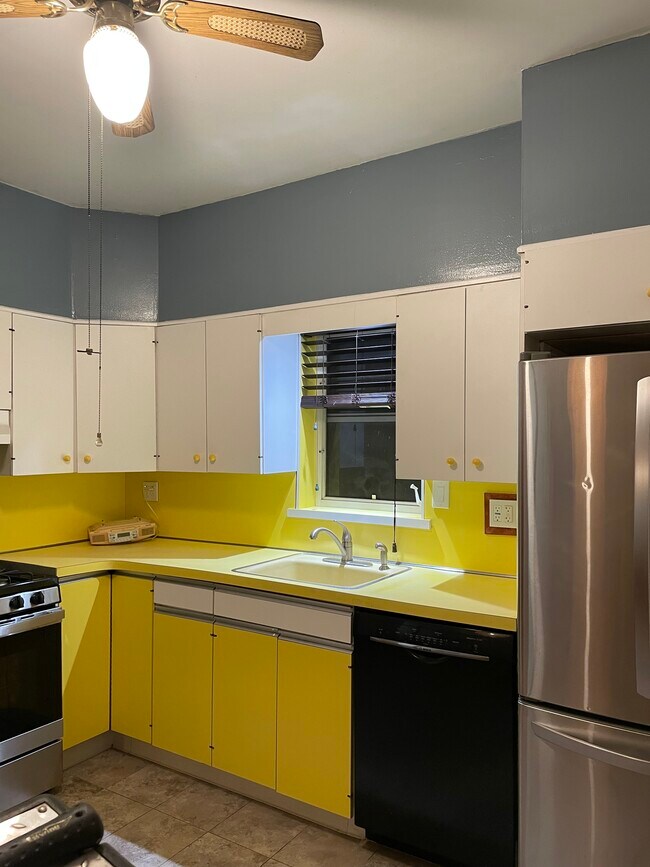 Building Photo - 2150 68th St