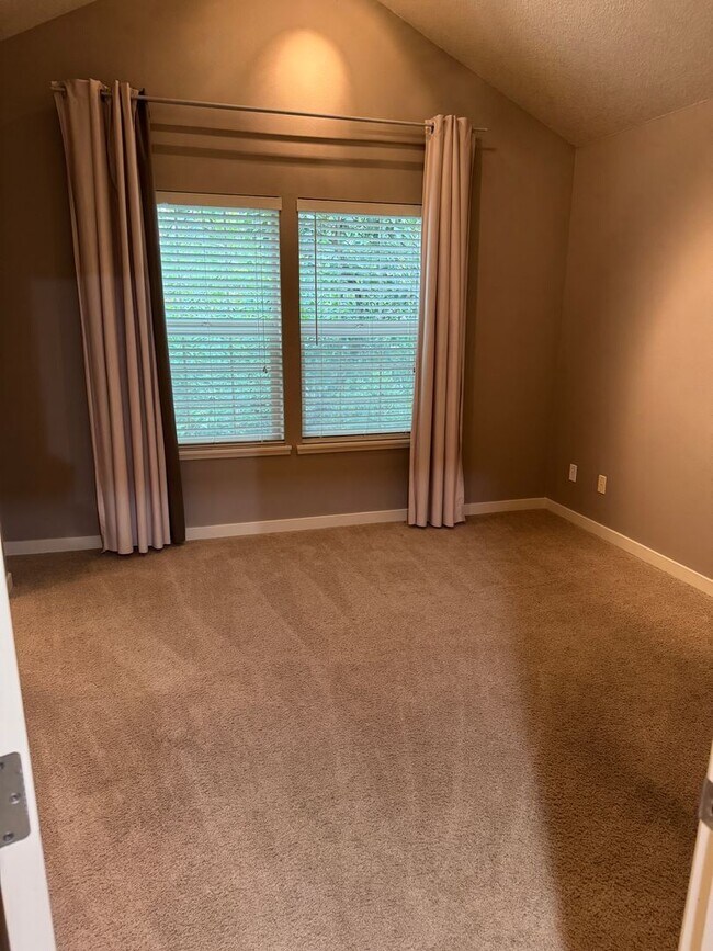 Building Photo - Beautiful 2br/2.5ba Townhome in Arbor Parc...