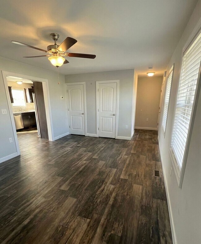 Building Photo - 206 Woodridge Dr