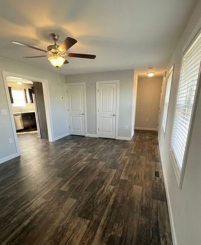 Building Photo - 3 Bed, 2.5 Bath - Single Family Home - AVAILABLE NOW