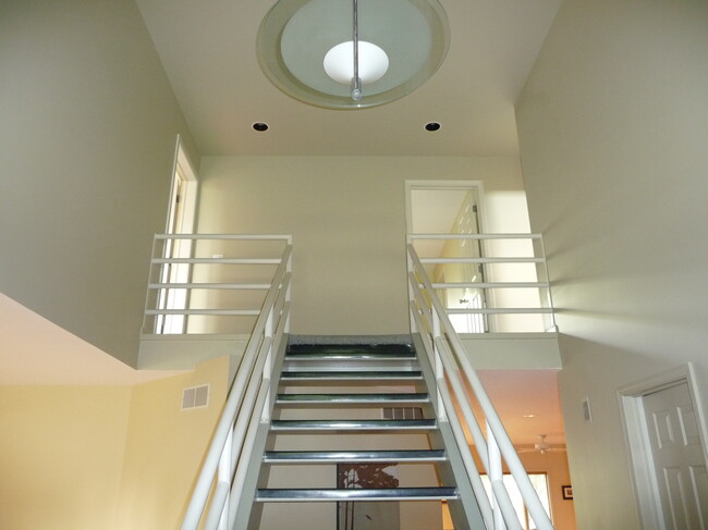 Building Photo - 2704 Cherry Hills Dr